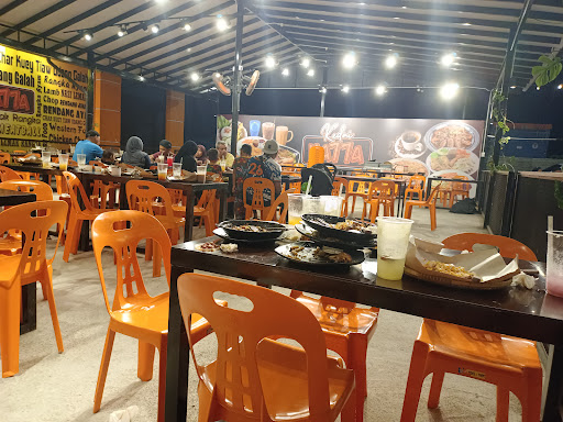 Kedai H4774 (Kedai Desa)