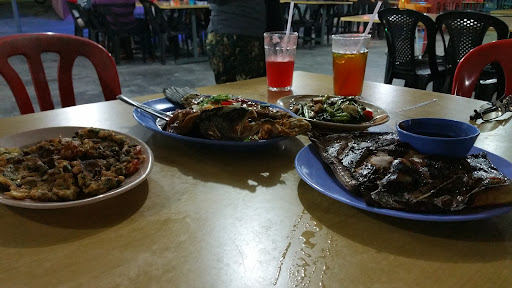 Medan Ikan Bakar Teluk Muroh ( Lumut, Perak ) Medan Ikan Bakar Teluk Muroh ( Lumut, Perak )
