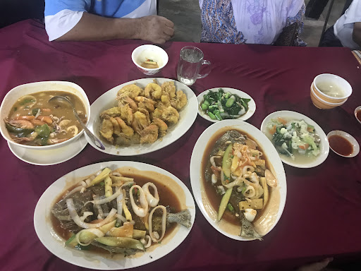 Dee Beach Tomyam Seafood, Mersing.