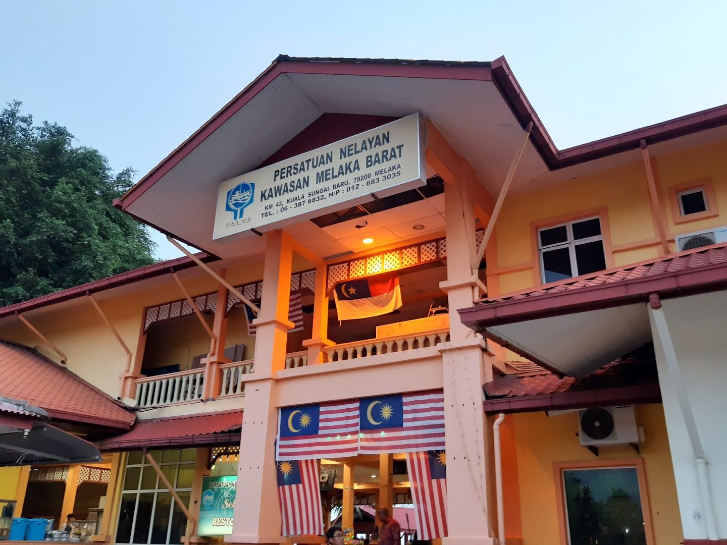Restoran ikan bakar Kuala Sungai Baru Melaka 1 restoran ikan bakar kuala sungai baru melaka